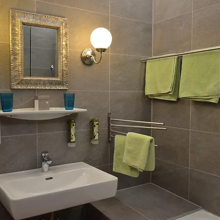 Dahoam By Sarina - & Hotel